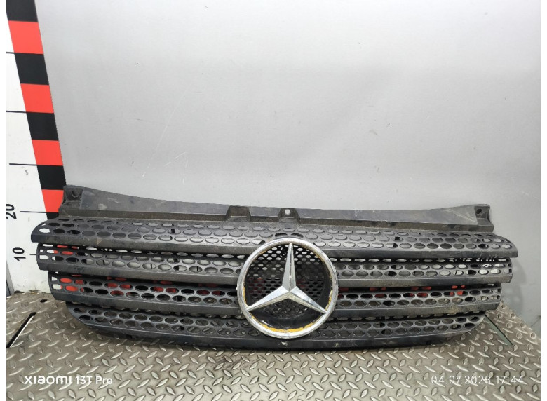 Решетка радиатора к Mercedes Vito W639, 2004г.