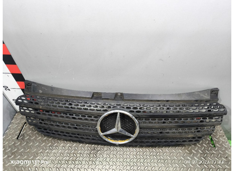 Решетка радиатора к Mercedes Vito W639, 2004г.