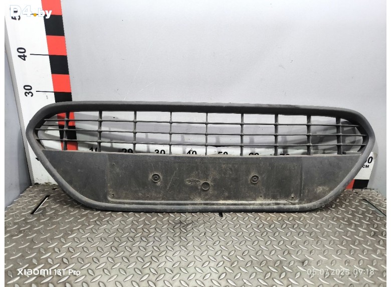 Заглушка (решетка) в бампер передний к Ford Focus undefined г.