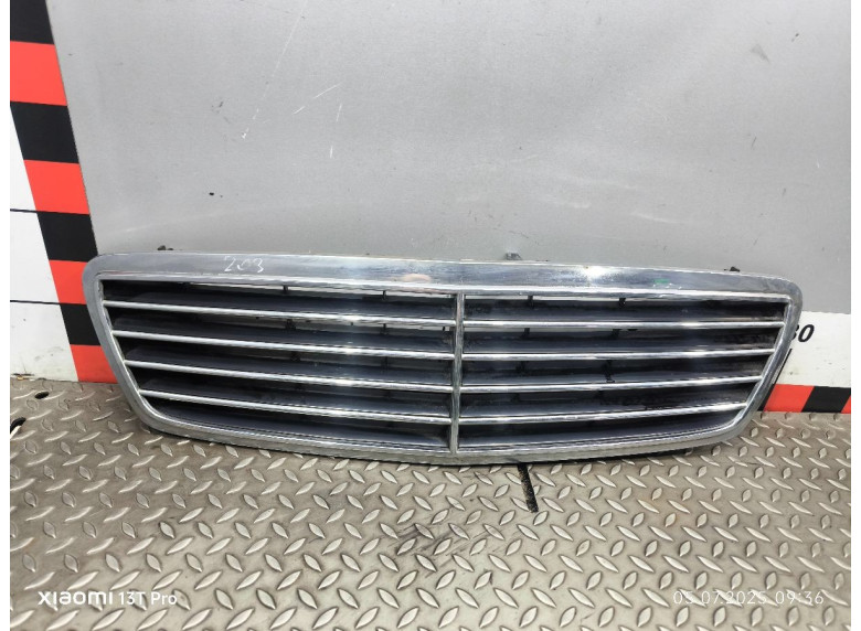 Решетка радиатора к Mercedes C W203, 2001г.