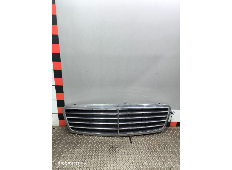 Решетка радиатора к Mercedes C W203, 2001г.
