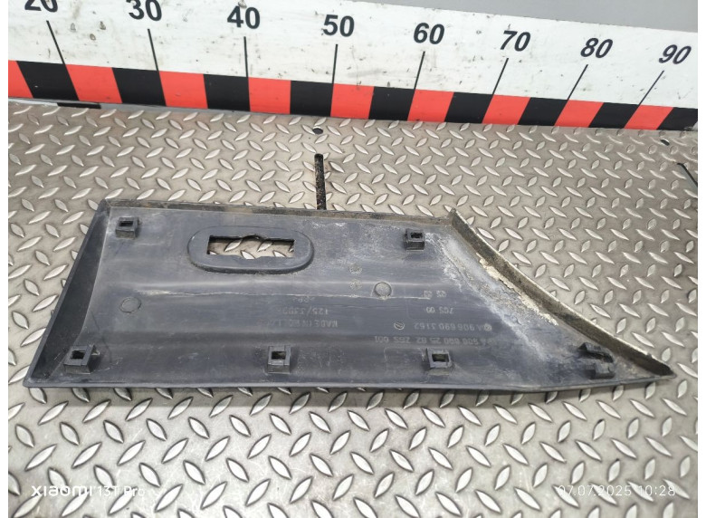 Молдинг (накладка кузовная) к Volkswagen Crafter, 2010г.