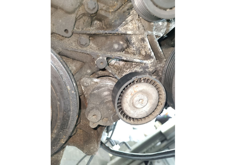 Натяжитель ремня генератора к Mercedes C W203, 2005г.