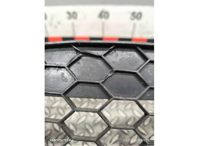 Заглушка (решетка) в бампер передний к Volkswagen Golf GTI, 2007г.