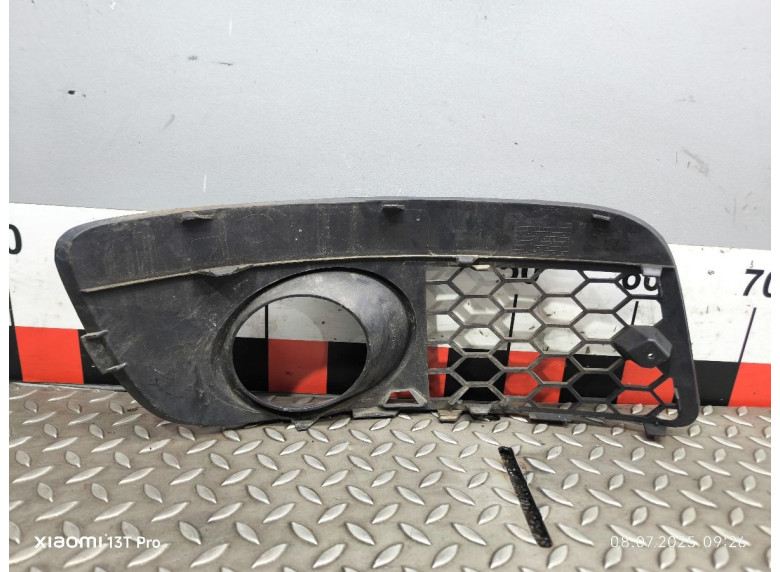 Заглушка (решетка) в бампер передний к Volkswagen Golf GTI, 2007г.