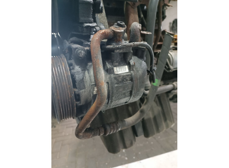 Компрессор кондиционера к Mercedes Vito W638, 2000г.