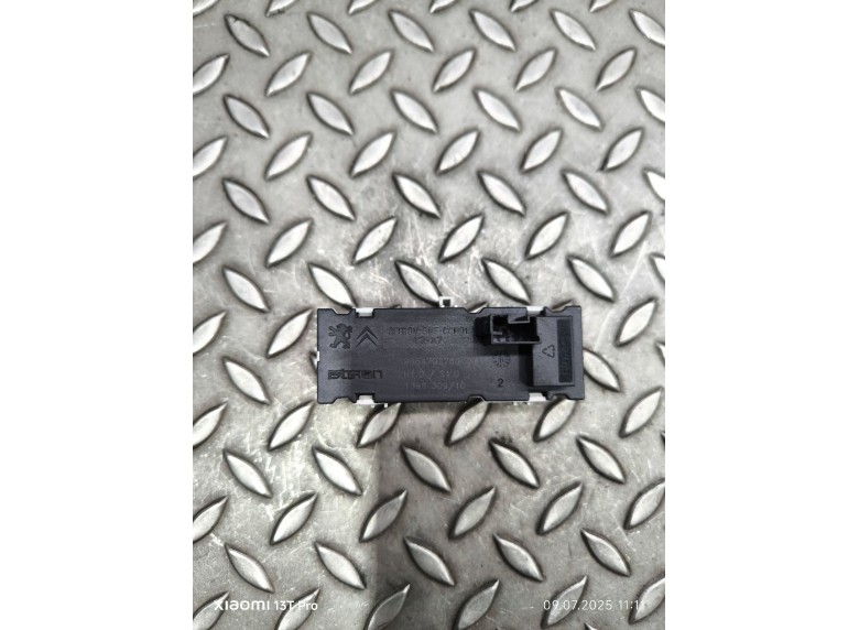 Дисплей к Дисплей к Peugeot 5008 undefined г. 5008