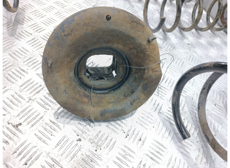 Опора амортизатора нижняя (чашка) к Renault Espace, 2000г.