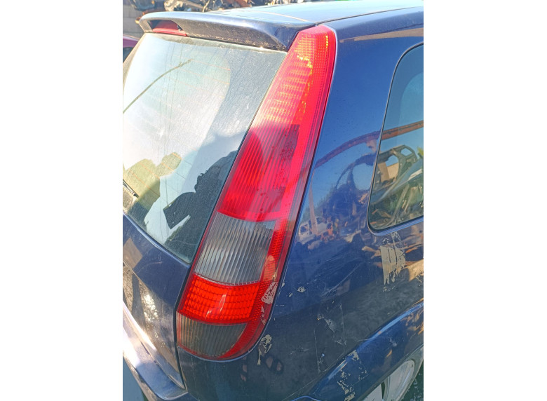 Фонарь задний правый к Ford Fiesta, 2002г.