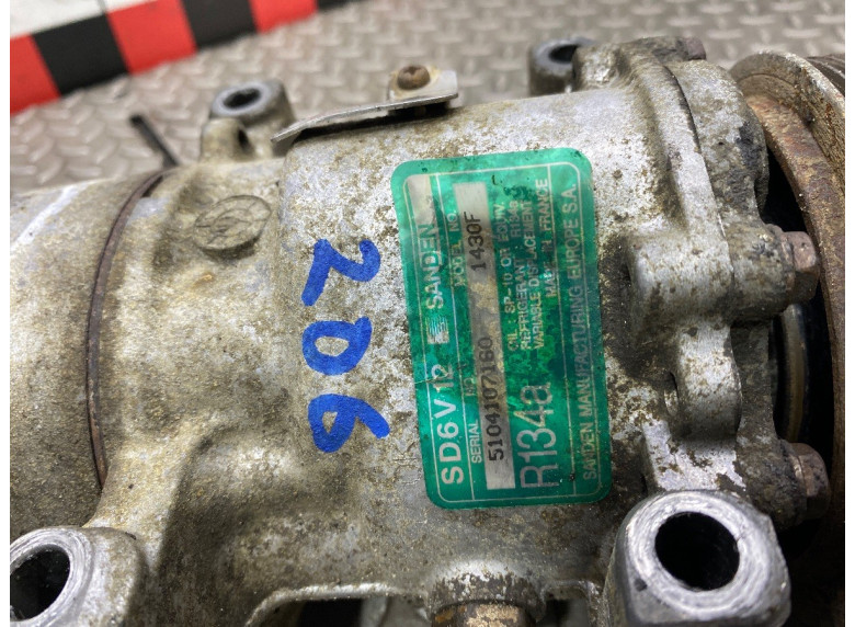 Компрессор кондиционера к Peugeot 206, 2001г.