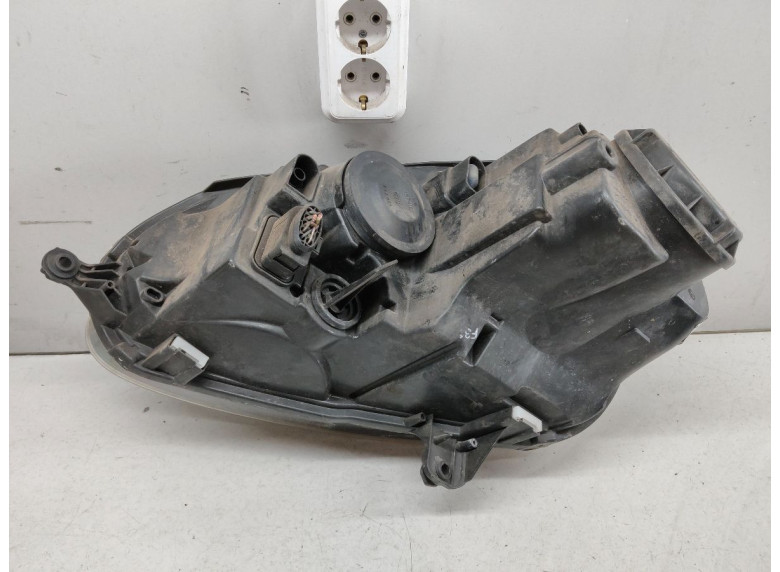 Фара правая к Volkswagen Golf, 2005г.