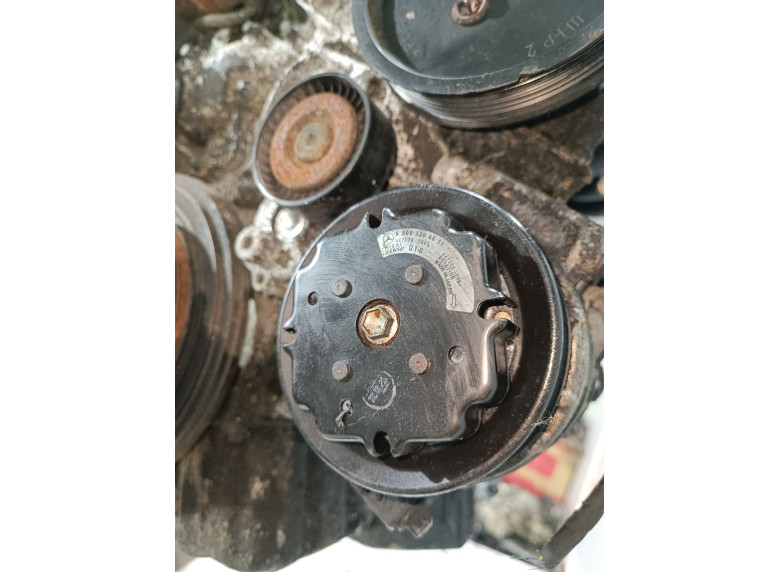 Компрессор кондиционера к Mercedes C W203, 2003г.