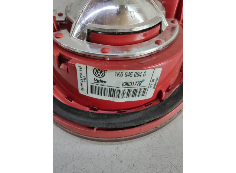 Фонарь крышки багажника правый к Volkswagen Golf, 2007г.