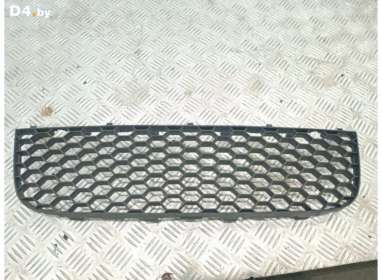 Заглушка (решетка) в бампер передний к Volkswagen GolfGTI undefined г.