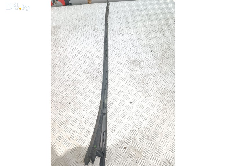 Молдинг стекла лобового к Peugeot 5008 undefined г.