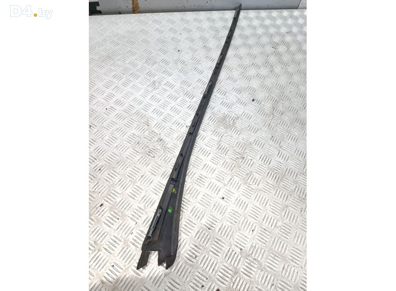 Молдинг стекла лобового к Peugeot 5008 undefined г.