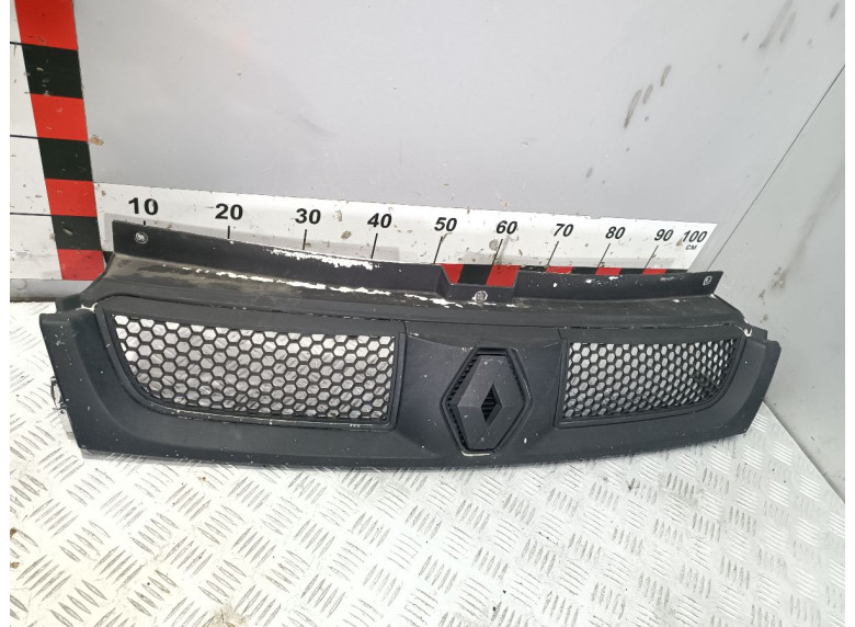 Решетка радиатора к Renault Trafic, 2003г.