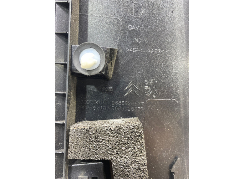 Молдинг двери задней левой к Peugeot 5008, 2010г.