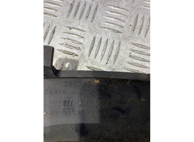 Молдинг крыла переднего левого к Iveco Daily, 2008г.