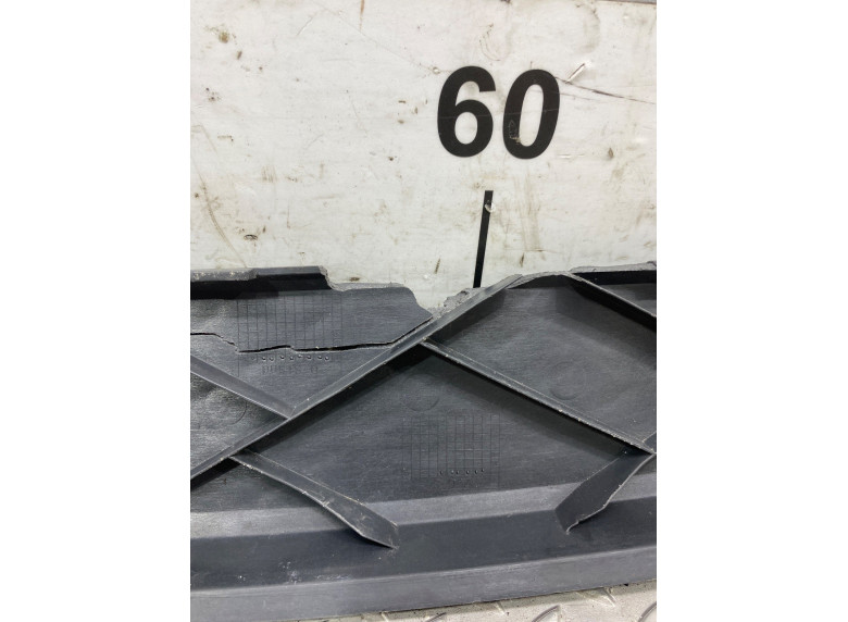 Заглушка (решетка) в бампер к Mercedes Sprinter, 2010г.