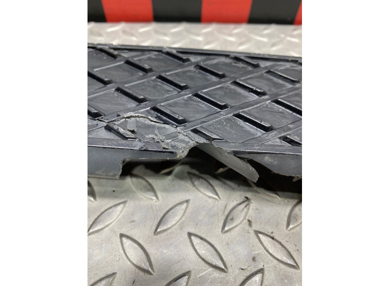 Заглушка (решетка) в бампер к Mercedes Sprinter, 2010г.