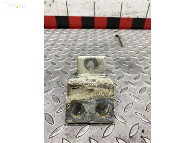 Петля двери передней правой к Volkswagen Transporter undefined г.