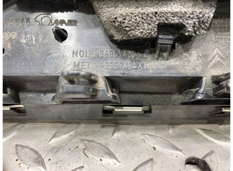 Молдинг (накладка кузовная) к Молдинг (накладка кузовная) к Peugeot 5008 undefined г. 5008