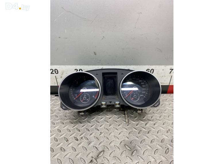 Щиток приборов (приборная панель) к Volkswagen Golf undefined г.