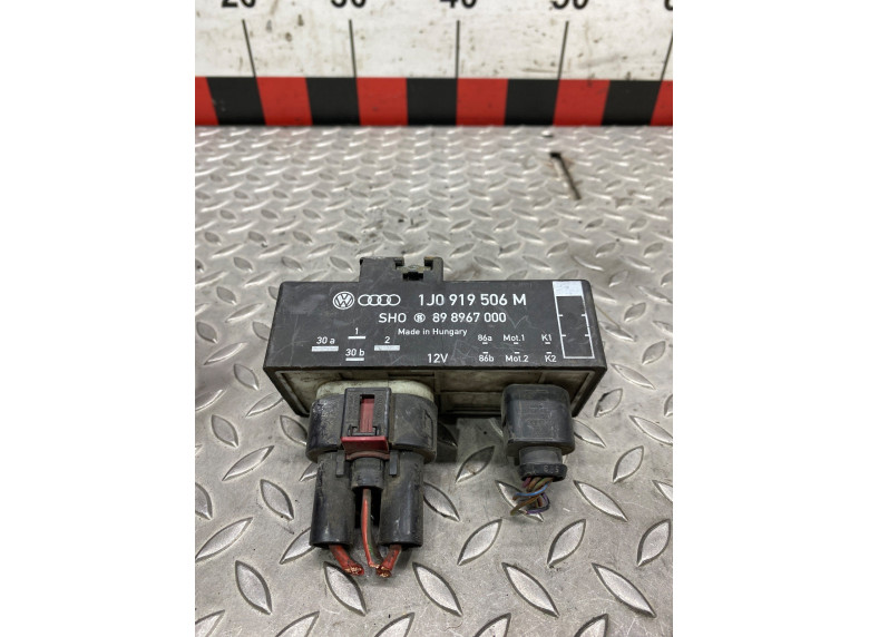 Блок управления вентилятором радиатора к Volkswagen Golf, 2000г.