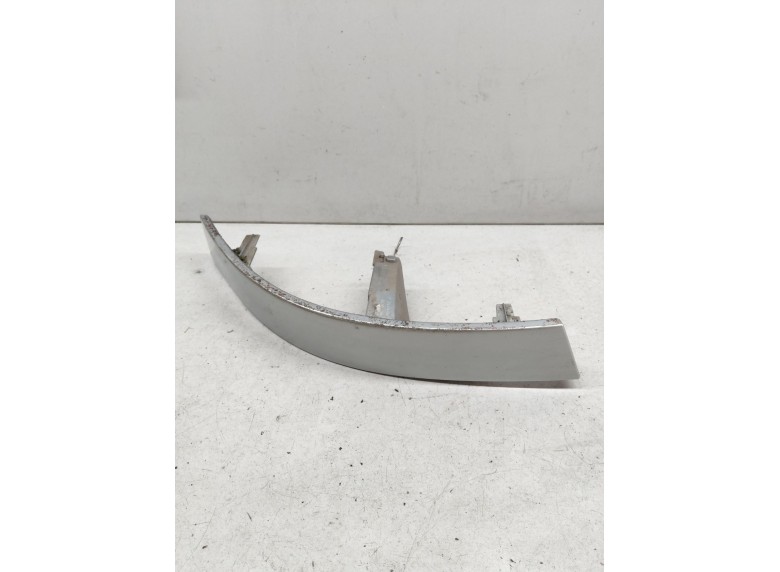 Накладка (ресничка) правой фары к Renault Master