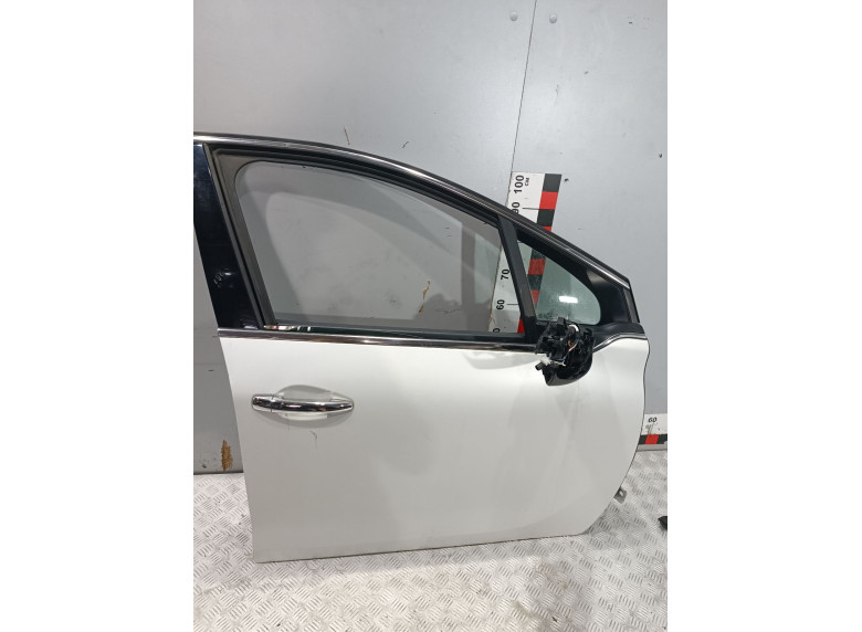 Кнопка стеклоподъемника переднего правого к Peugeot 208, 2016г.
