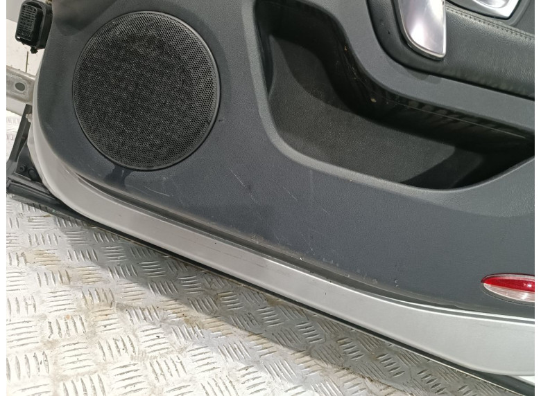 Обшивка двери передней правой (дверная карта) к Renault Latitude, 2010г.