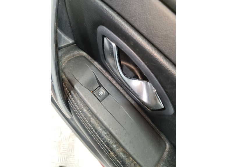 Кнопка стеклоподъемника переднего правого к Renault Latitude, 2010г.
