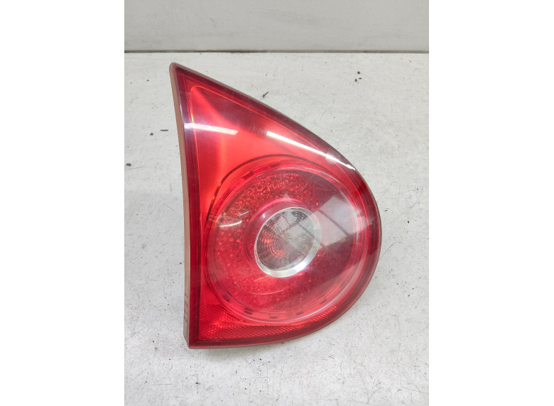 Фонарь крышки багажника левый к Volkswagen Golf, 2007г.