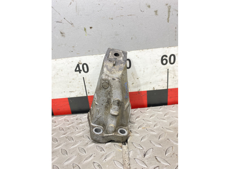 Кронштейн КПП к Audi A6, 1995г.