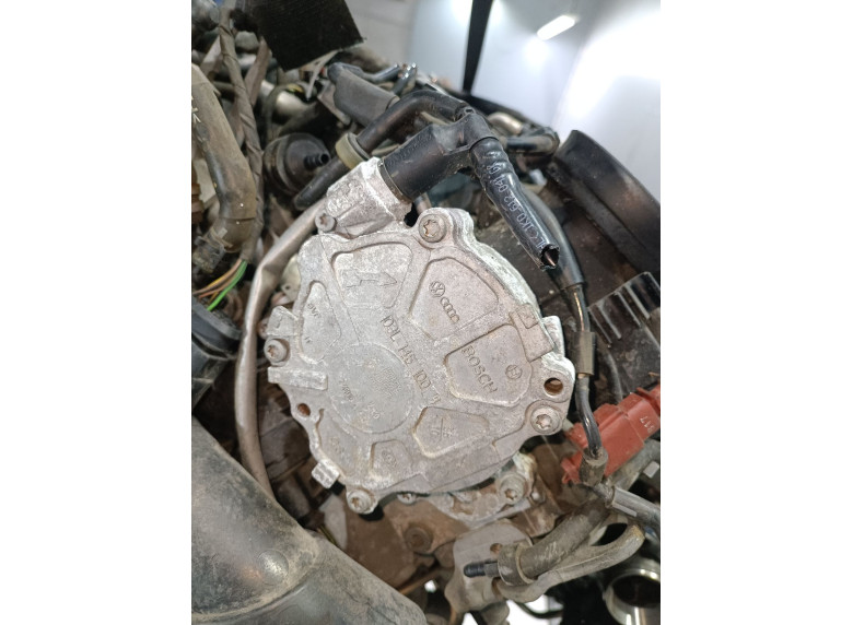 Насос вакуумный к Audi A3, 2010г.