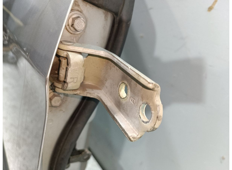 Петля двери передней правой к Chevrolet Evanda, 2005г.