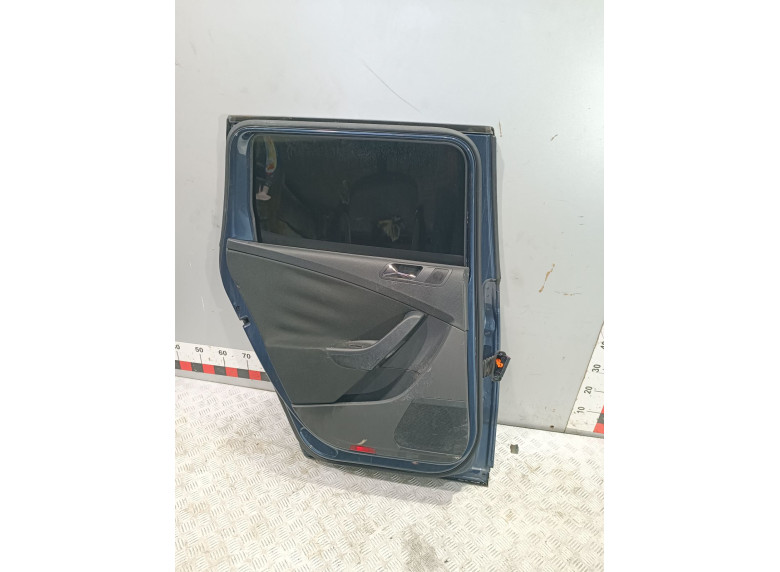 Дверь задняя левая к Volkswagen Passat, 2007г.
