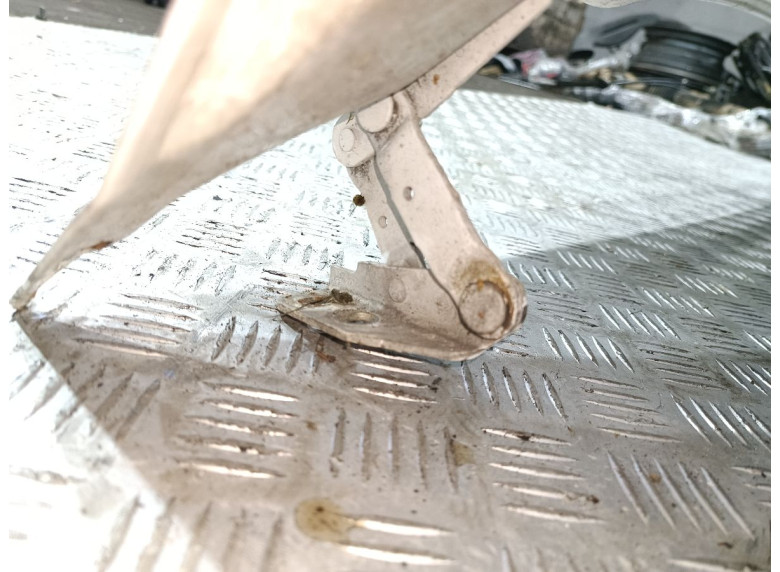 Петля капота правая к Mercedes Sprinter, 2001г.