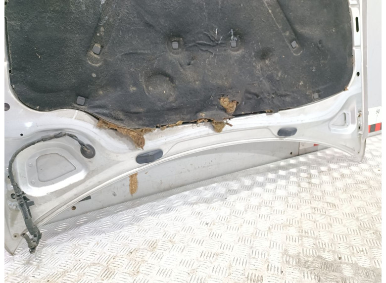 Капот к Volkswagen Golf, 2005г.