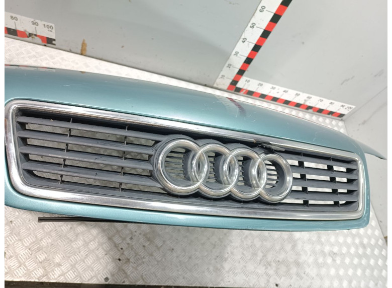Решетка капота к Audi A6, 1999г.