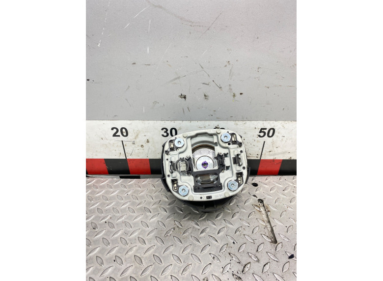 Подушка безопасности водителя к Volkswagen Golf, 2004г.