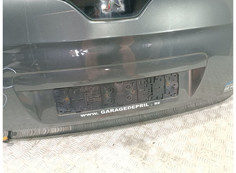 Накладка подсветки номера к Peugeot 5008