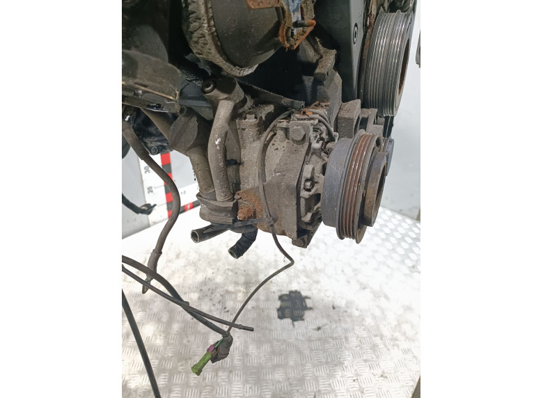 Компрессор кондиционера к Volkswagen Passat, 2002г.