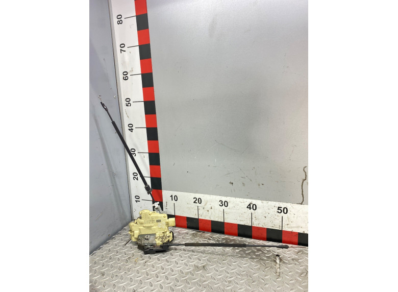 Замок двери задней правой к Volkswagen Passat, 2006г.