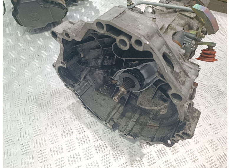КПП механическая (МКПП) к Volkswagen Passat, 2002г.
