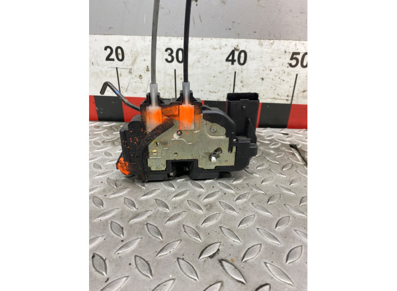 Замок двери задней левой к Hyundai i20, 2012г.