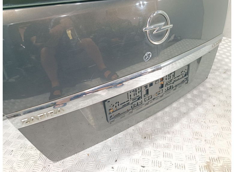 Накладка подсветки номера к Opel Zafira, 2012г.