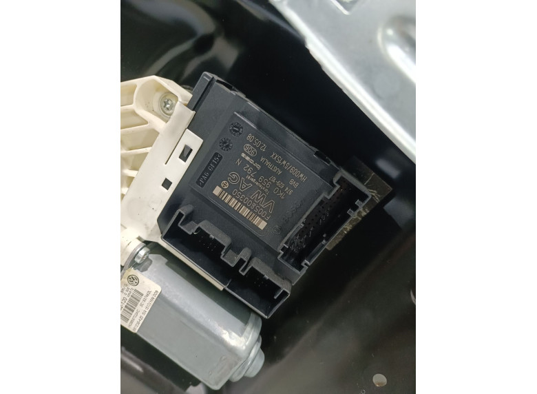 Стеклоподъемник электрический передний левый к Volkswagen Passat, 2005г.