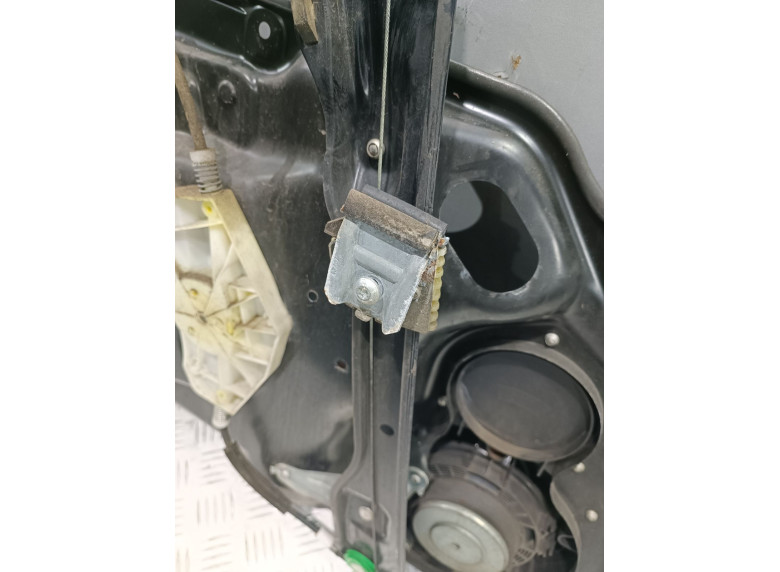 Стеклоподъемник электрический передний левый к Volkswagen Passat, 2005г.